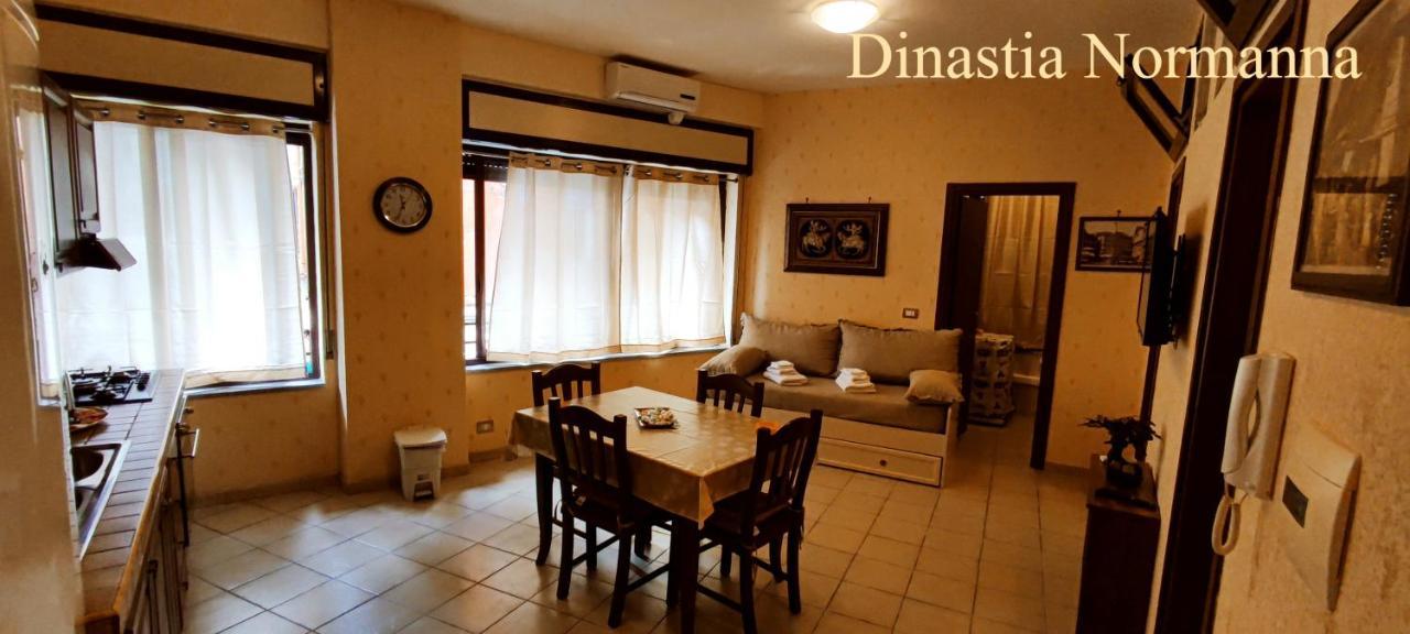 Casa Vacanza Dinastia Borbone - Centro Storico ナポリ エクステリア 写真