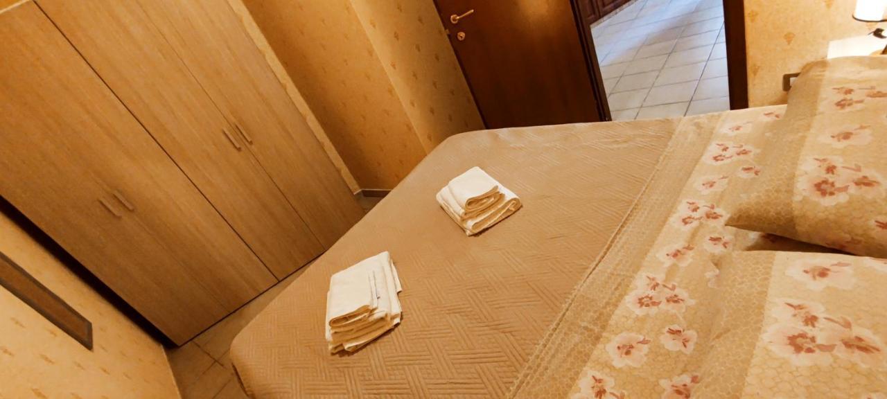 Casa Vacanza Dinastia Borbone - Centro Storico ナポリ エクステリア 写真